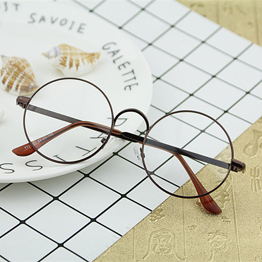 Dame Rund Brille med filigran Metallramme Skanto