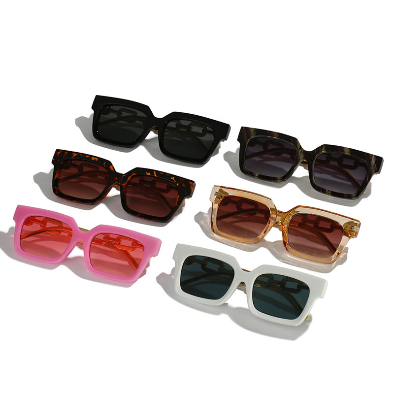 Dame moteriss solbrille med unikt kjedeelement Skanto
