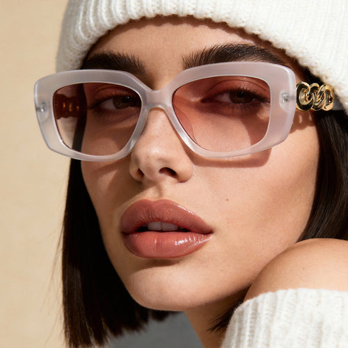 Dame elegant kvadratisk solbrille med gullutstyrt ramme Skanto