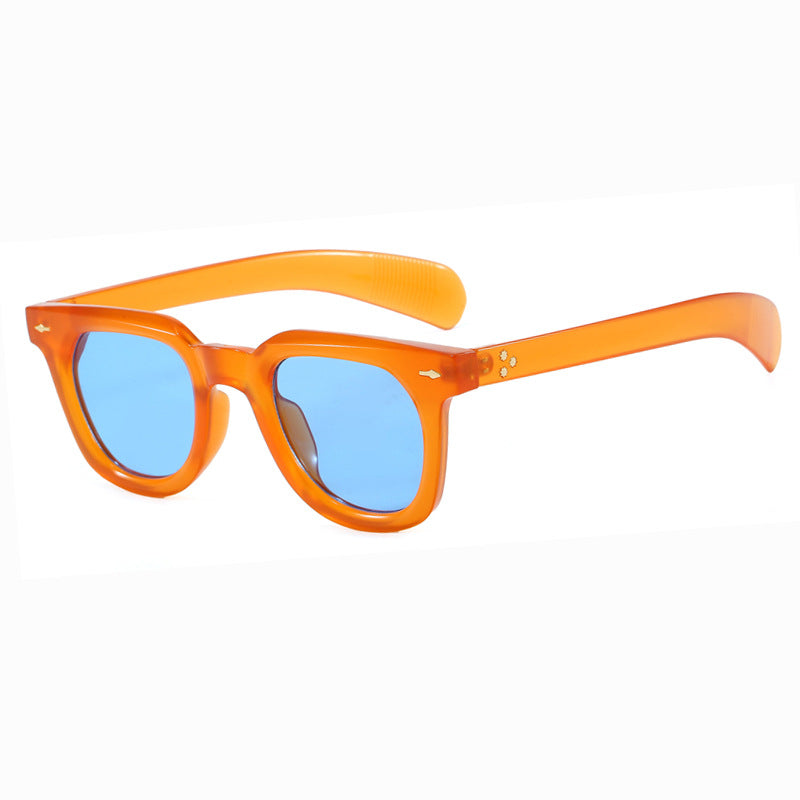 Women's fashionable sunglasses in trendy design with elegant frame Skanto