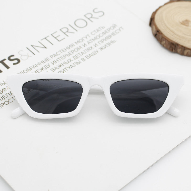 Dame geometrisk solbrille med raffinert plastikkramme Skanto