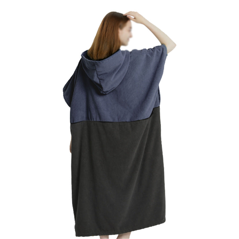 Dame hetteponcho av myk mikrofiberstoff Skanto