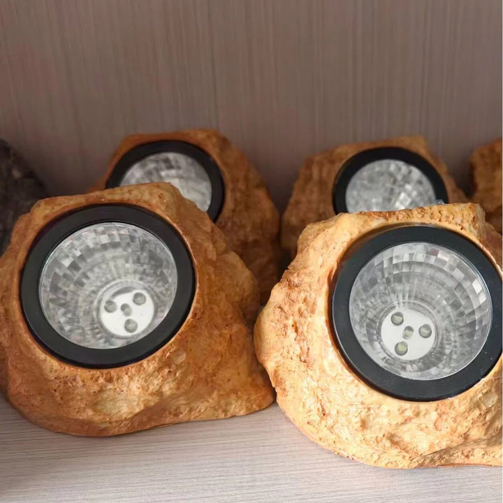 Solcelledet LED Faux-Rock Hage Spotlys Med Integrert Solpanel Og Værbestandig Teksturlignende Harpiks Husr Skanto