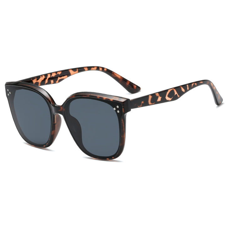 Dame firkantet solbrille med stilistisk, bred ramme Skanto