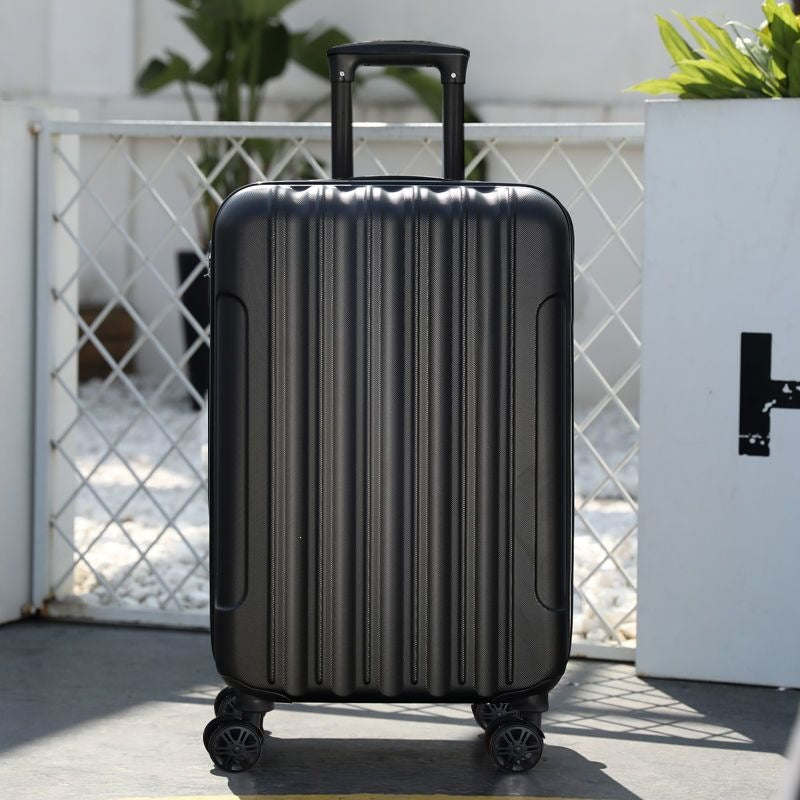 Hardplast koffert med høyt motstandsdyktig materiale og TSA-lås Skanto