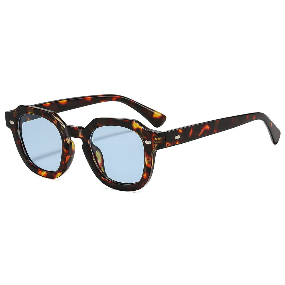 Women's sunglasses in modern design with polarized lenses Skanto