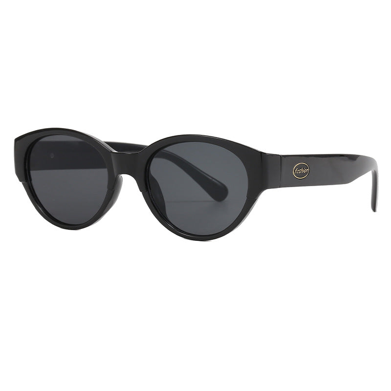 Dame Cat-Eye solbriller med eksotisk design og robust ramme Skanto