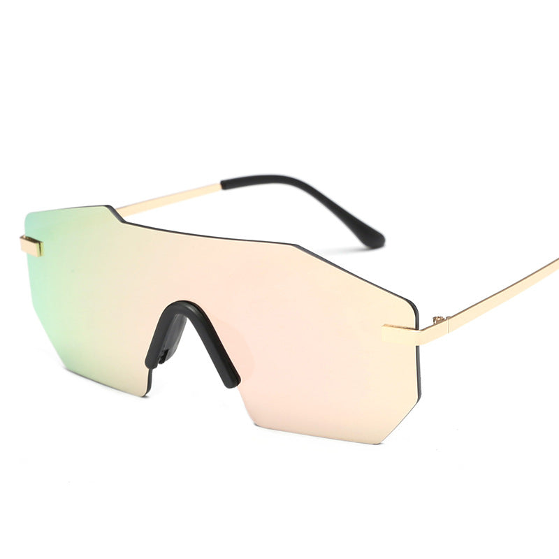 Dame oversized solbriller i futuristisk design Skanto
