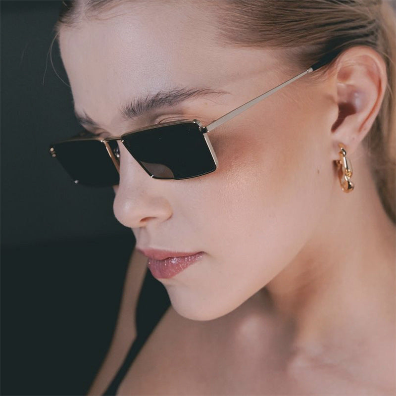 Women's square sunglasses with metal frame and comfortable nose padding Skanto