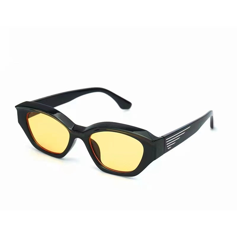 Dame Designer-solbrille med markant polygonal ramme og UV-beskyttelse Skanto
