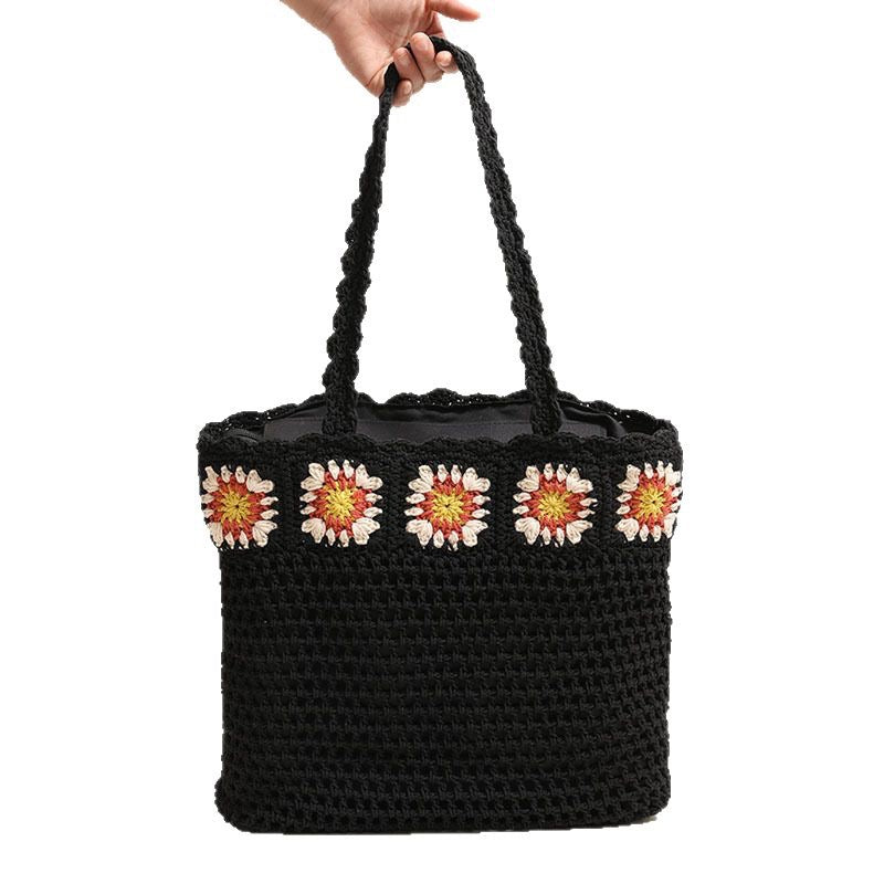 Hand-crocheted beach bag with floral accents Skanto