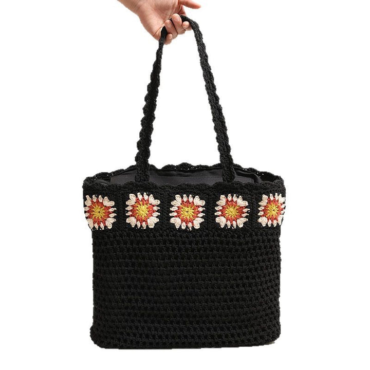 Hand-crocheted beach bag with floral accents Skanto
