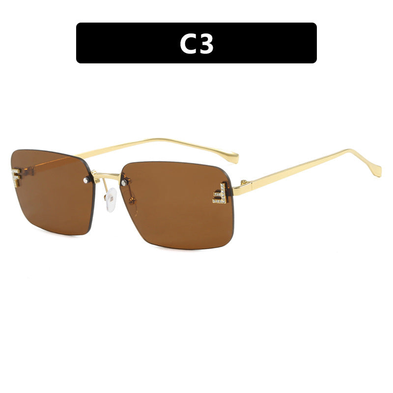 Women's square sunglasses with elegant gold frame and stylish lenses Skanto
