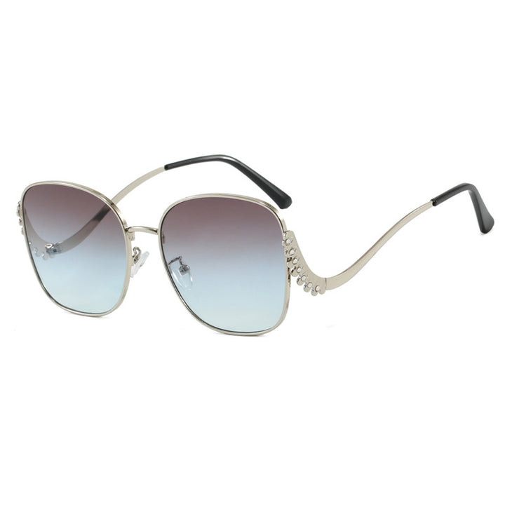 Women's eye-catching sunglasses with sparkling applications Skanto