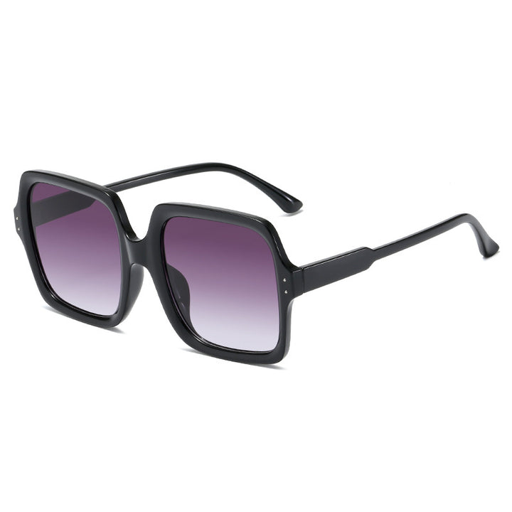 Dame moteriktig oversized solbrille med moderne design Skanto