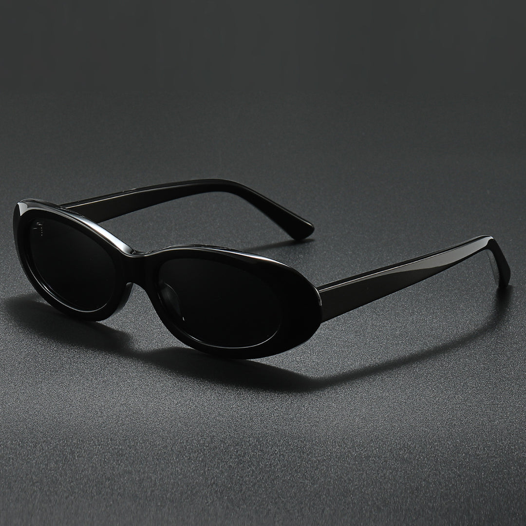 Dame moteriktig solbrille i elegant akvarellstil Skanto