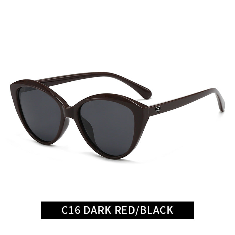 Dame Cat-Eye Solbriller med moteriktig og solid ramme Skanto
