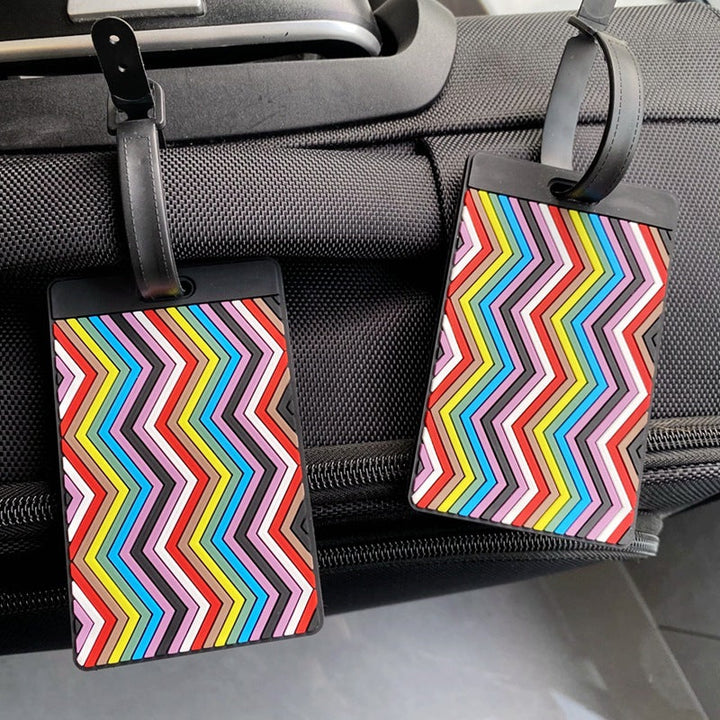 Vibrant Chevron Pattern Bagasje Tag Skanto