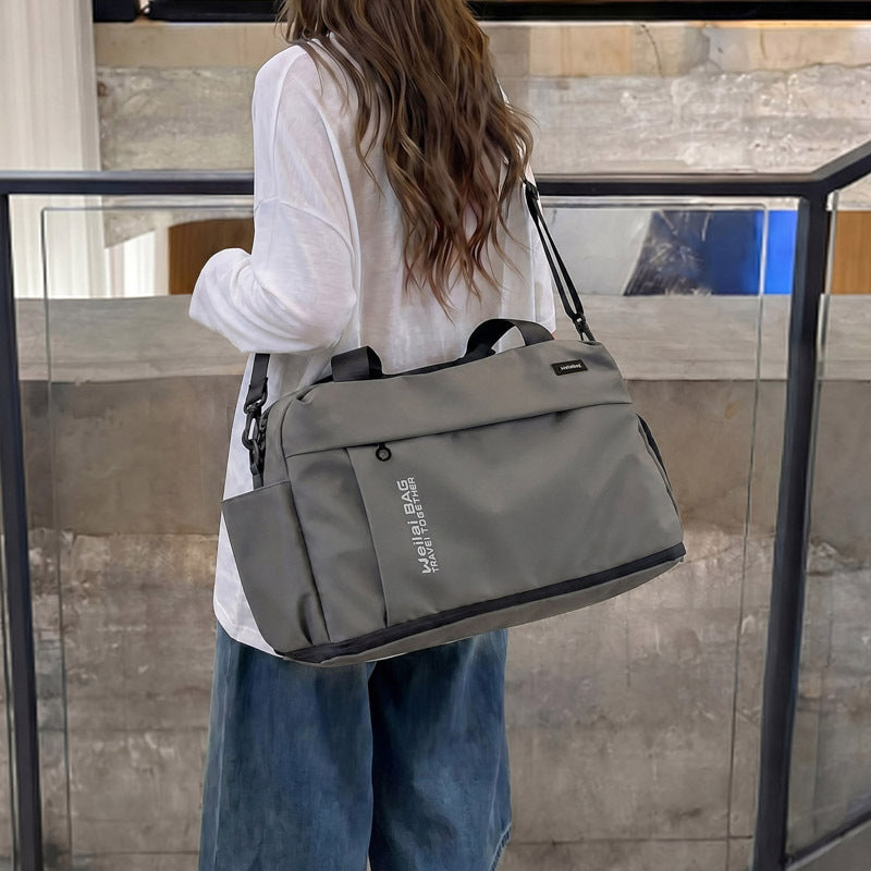 Reise- Og sportbag med vannavvisende materiale og mange lommer Skanto