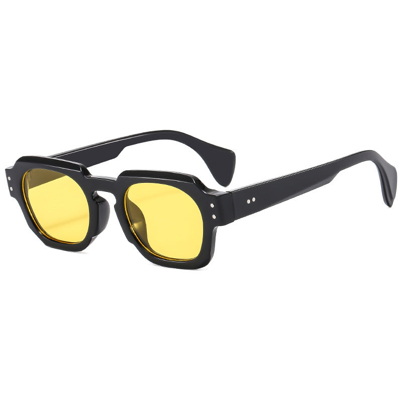 Damer moteriktig solbrille i unikt åttekantet design Skanto