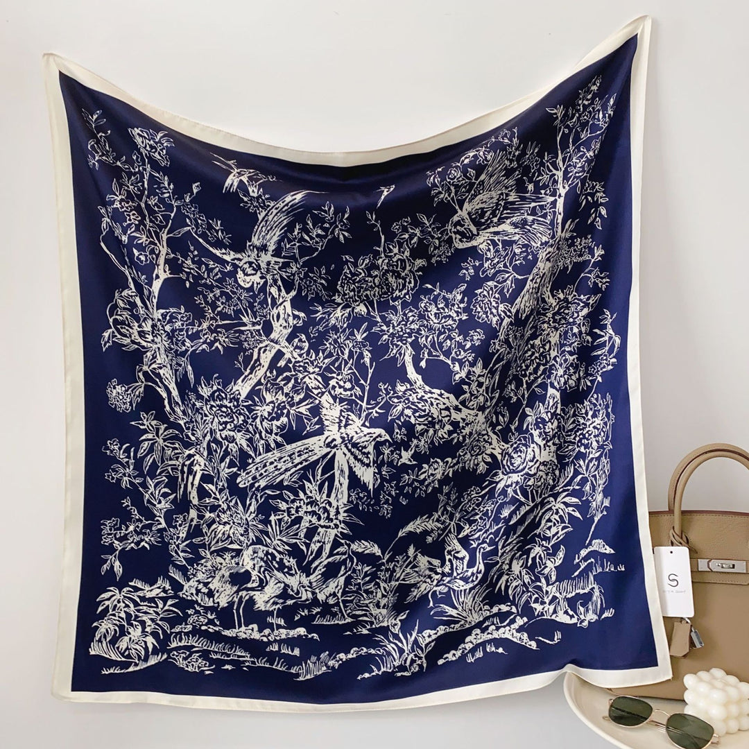 Dame silkesjal i elegant botanisk design Skanto