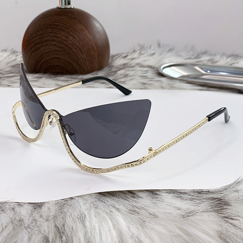 Women's extravagant shaped Cat-Eye sunglasses with sparkling applications Skanto