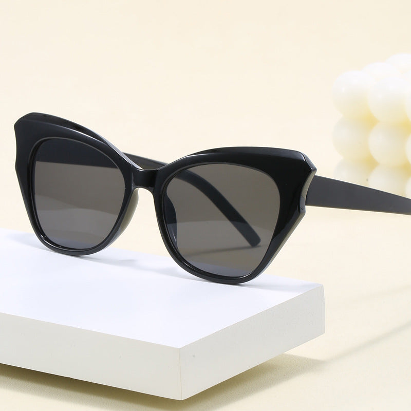 Damen Cat-Eye solbriller med ekstravagant speilingsdesign Skanto