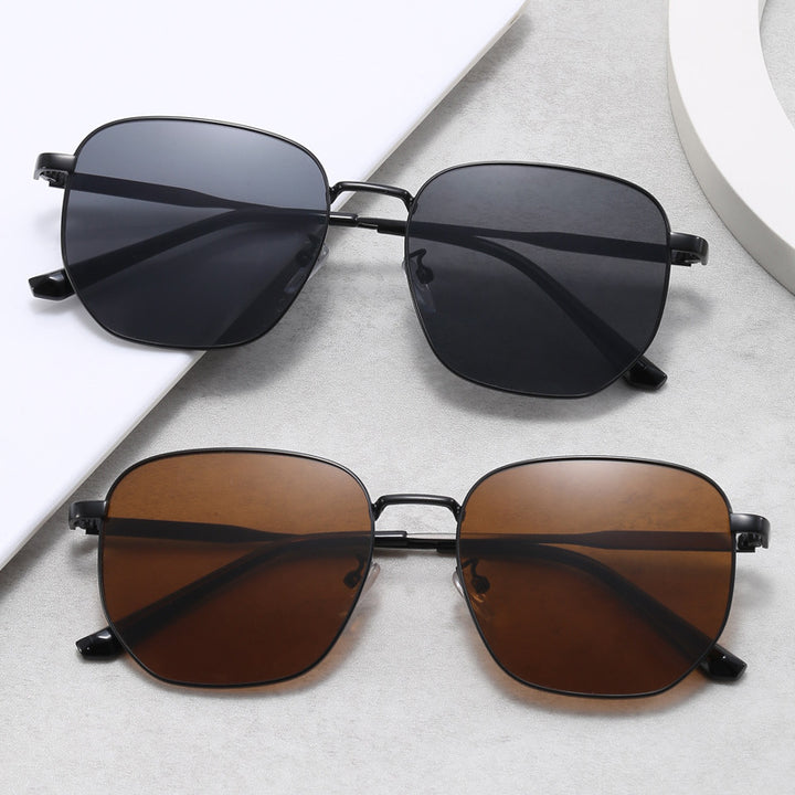 Dame moteriktig firkantet brille med lett metallramme Skanto