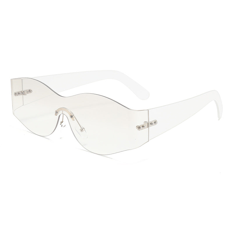 Dame modische solbriller i futuristisk look Skanto