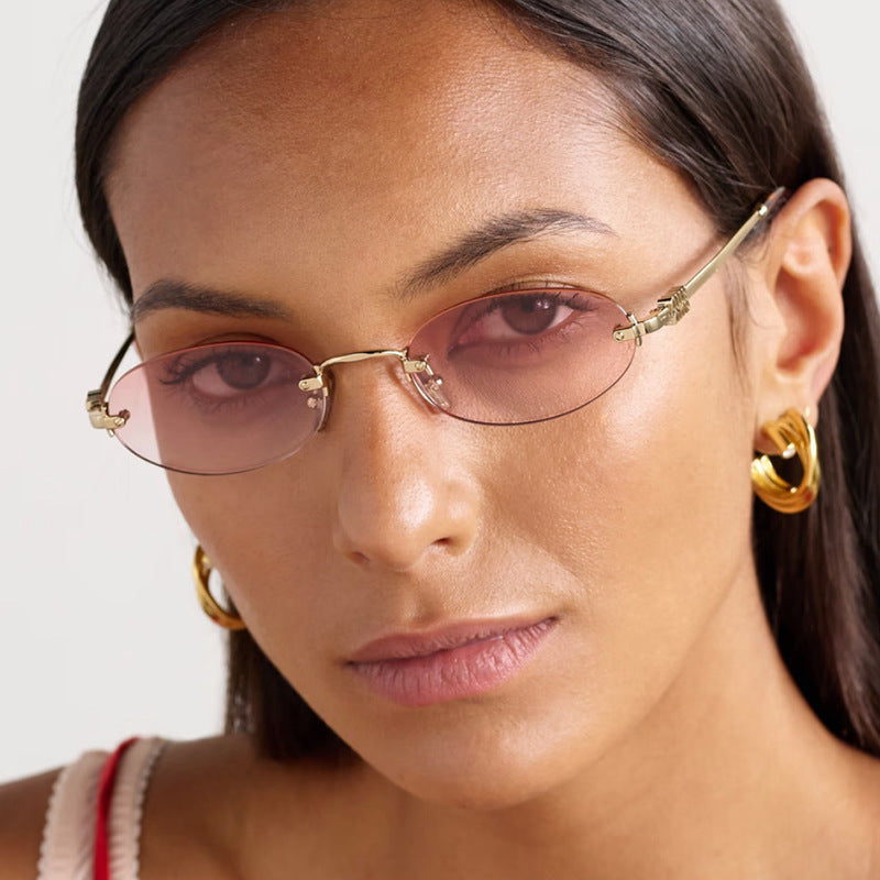 Women's Fashionable Sunglasses with Oval Frame and Elegant Accents Skanto