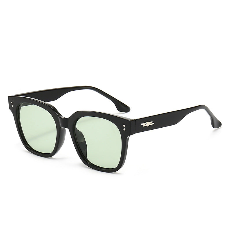 Dame firkantet solbrille med stilig ramme Skanto