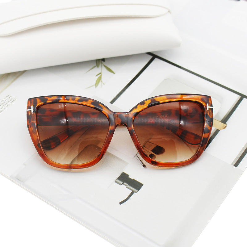 Dame Cat-Eye solbriller med elegante aksenter Skanto