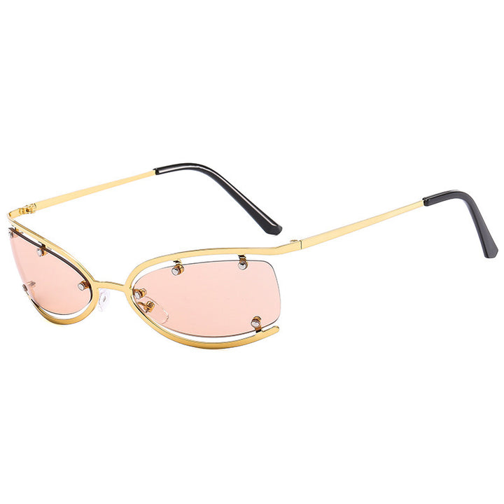 Dame moteriktig solbrille med elegant rammestruktur og trendy linser Skanto