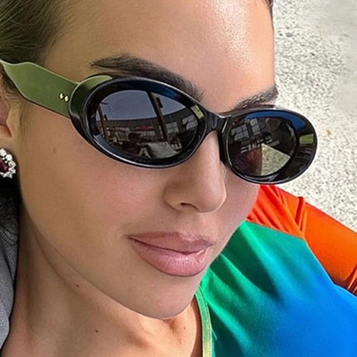 Dame moteriktig solbrille i elegant retrostil Skanto