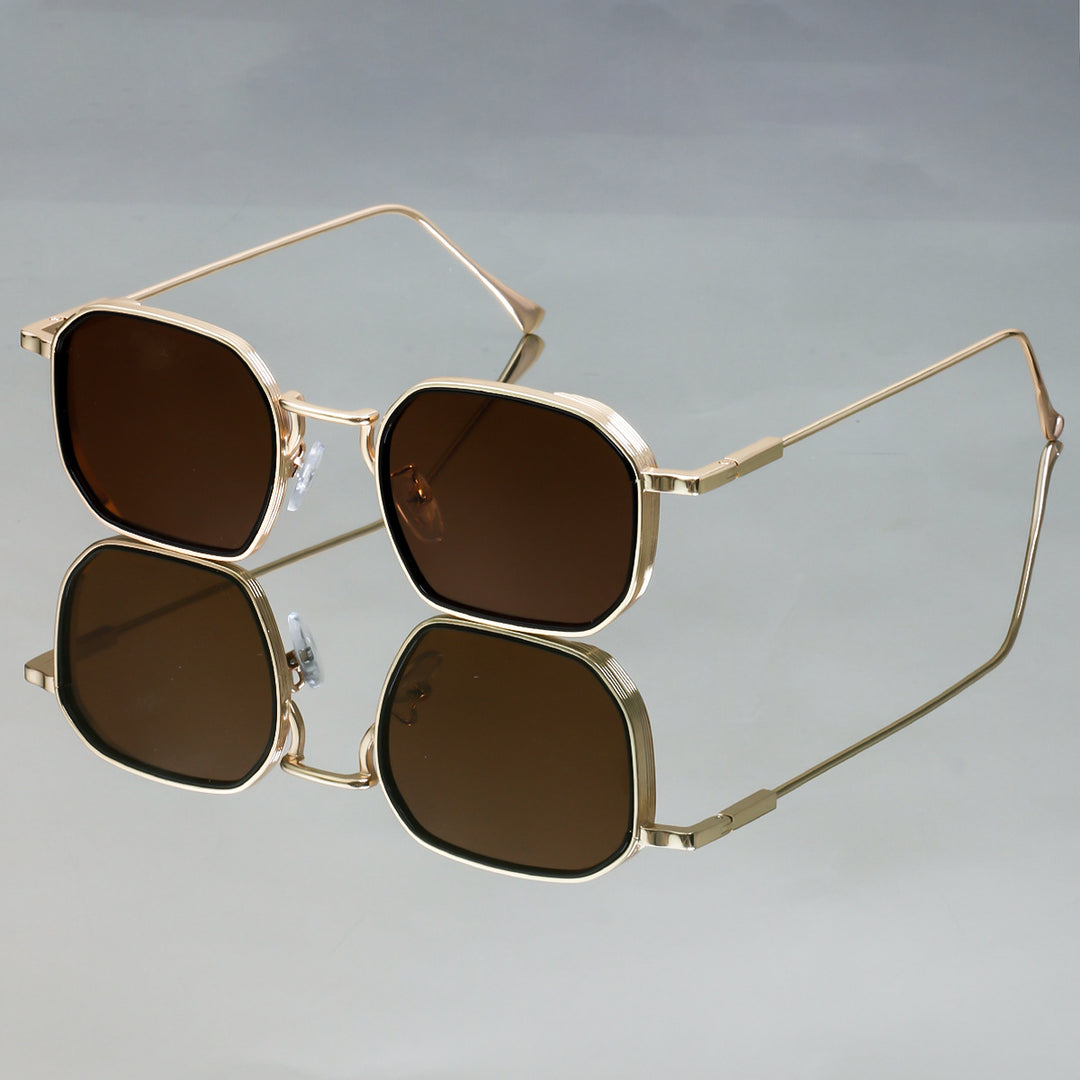 Dame moteriktig solbrille med stilfull, firkantet ramme og UV-beskyttelse Skanto