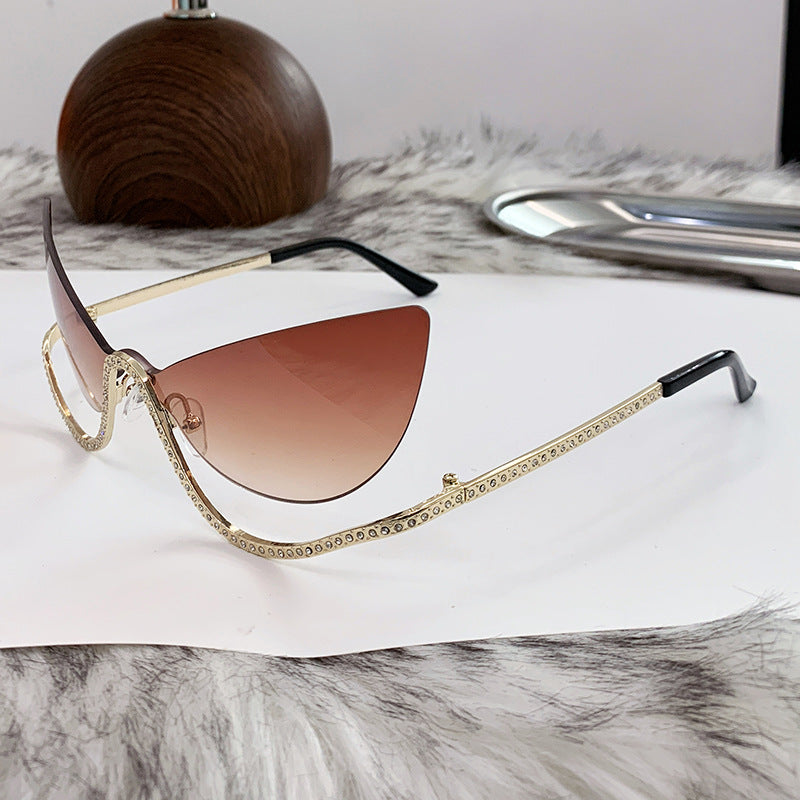 Women's extravagant shaped Cat-Eye sunglasses with sparkling applications Skanto