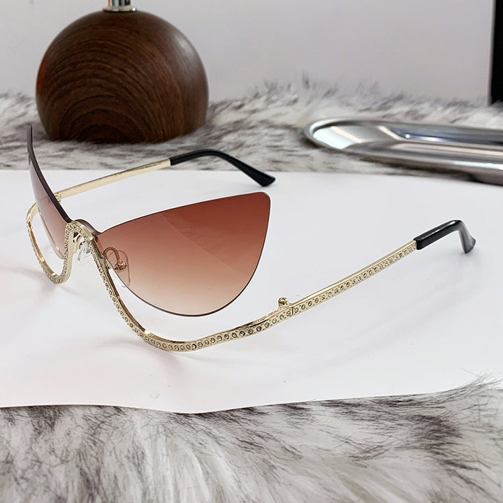 Women's extravagant shaped Cat-Eye sunglasses with sparkling applications Skanto
