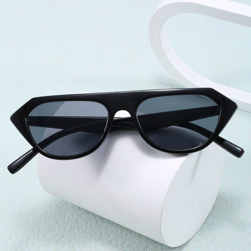 Dame moteriktig asymmetrisk solbrille Skanto