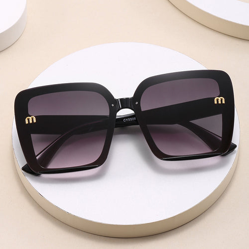Dame oversized kvadratisk solbrille med elegant ramme Skanto
