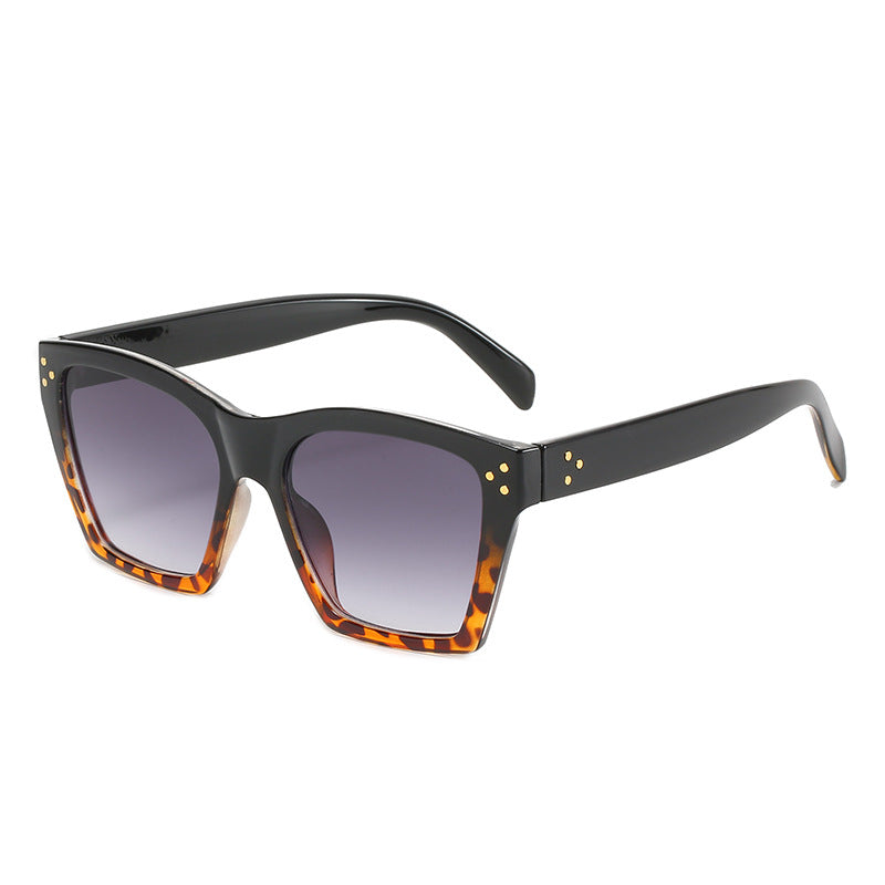 Dame stor moteriktig solbrille Skanto