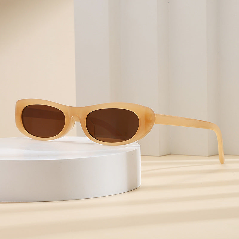 Dame moteriktig solbrille i elegant cat-eye stil Skanto