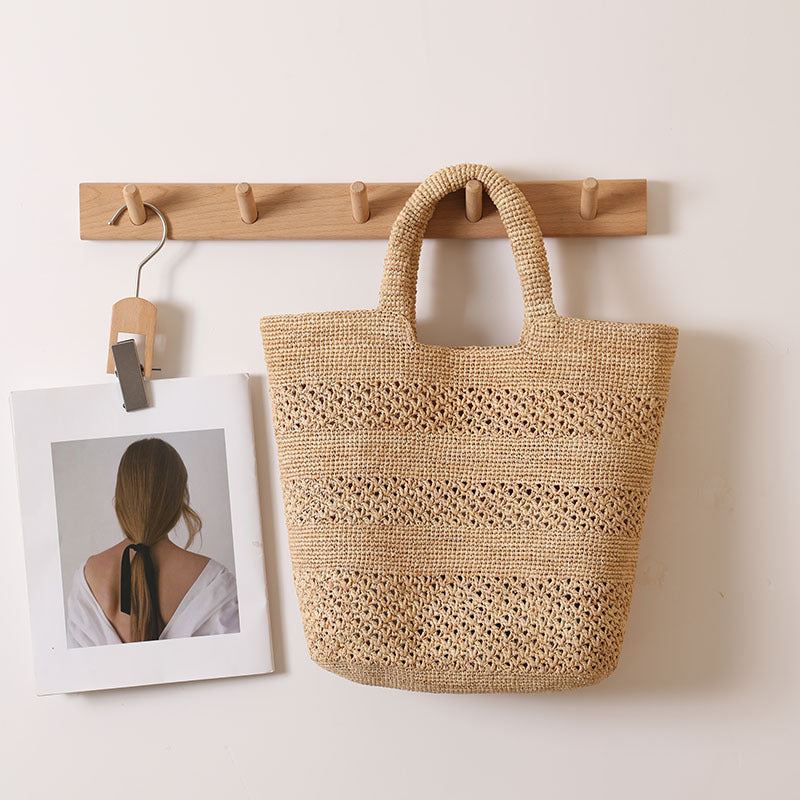 Handmade beach bag made of woven natural material Skanto