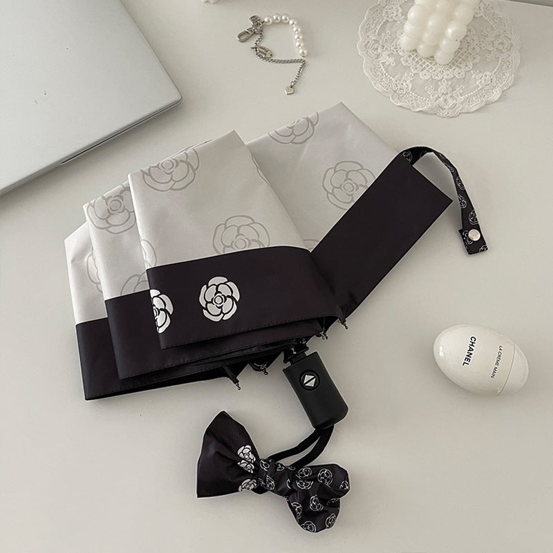 Dame elegant paraply med stilfullt blomsterdesign Skanto