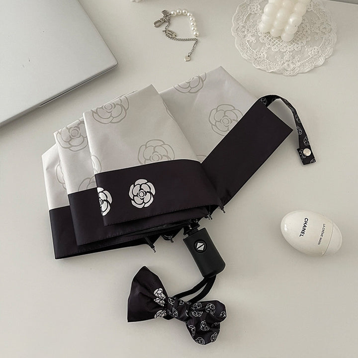 Dame elegant paraply med stilfullt blomsterdesign Skanto