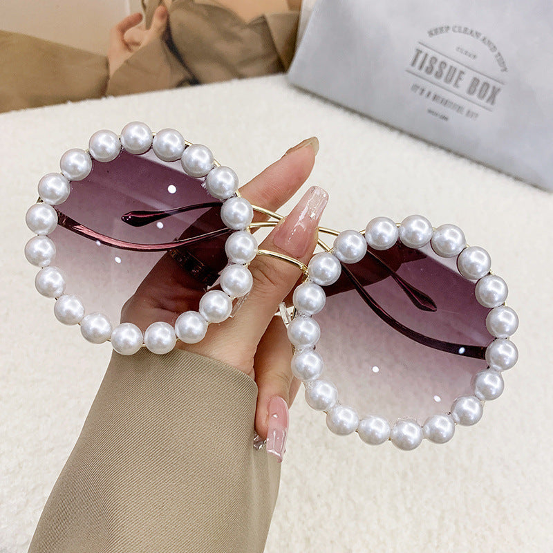 Dame designer-solbrille med perlebesatt ramme Skanto