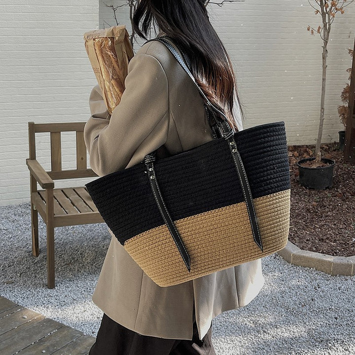 Elegant Shopper Bag with Texture Skanto