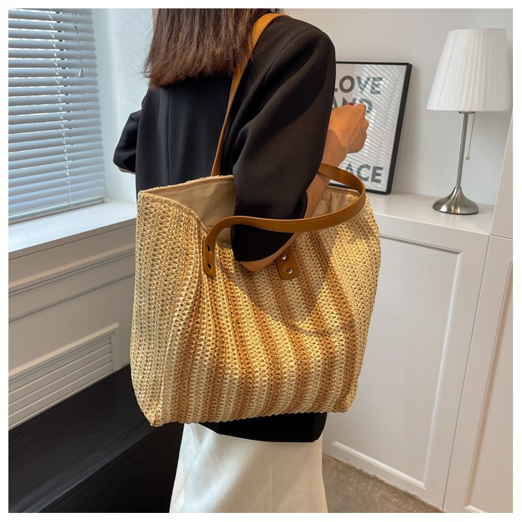 Romslig shopper-veske med skinnakenter Skanto