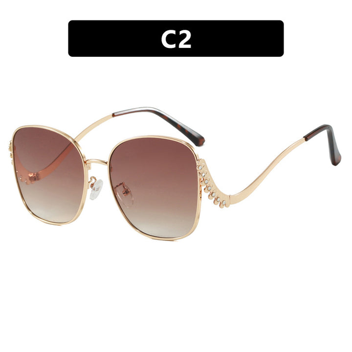 Women's eye-catching sunglasses with sparkling applications Skanto
