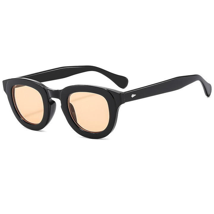 Dame solbrille med moteriktig cat-eye design og UV-beskyttelse Skanto