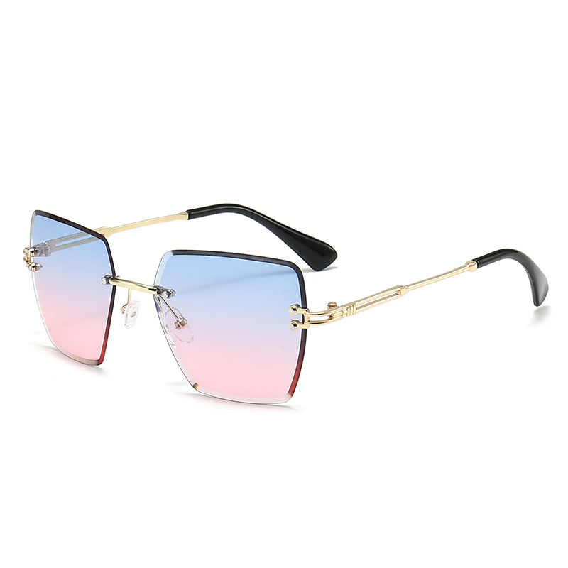 Dame moteriktig solbrille med stilistisk kvadratisk ramme Skanto
